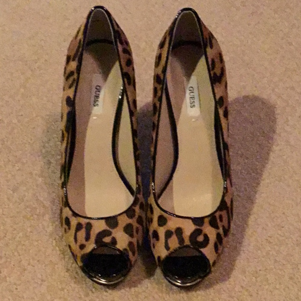 🍁ELEGANT Guess brn/blk pee-toe platform Sz7.5